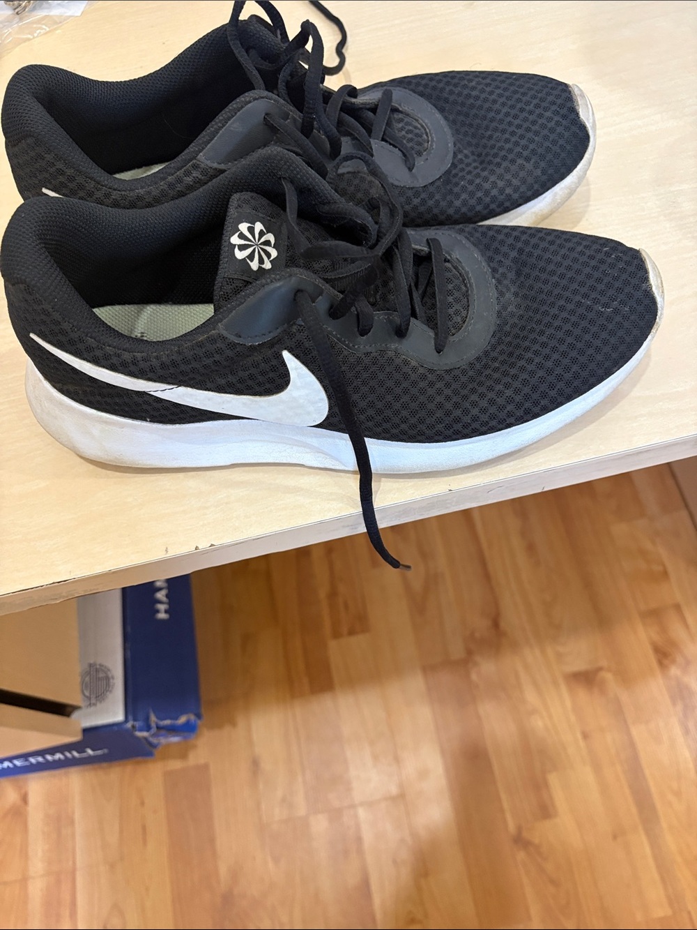 Nike Men's Black & White Athletic Sneakers